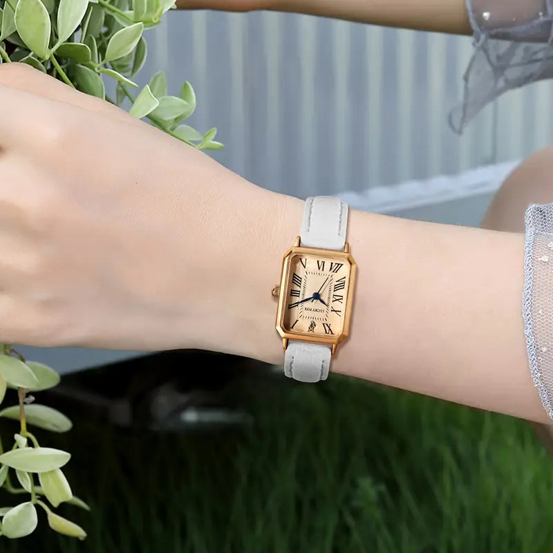 Vivienne Crest Watch | Gold