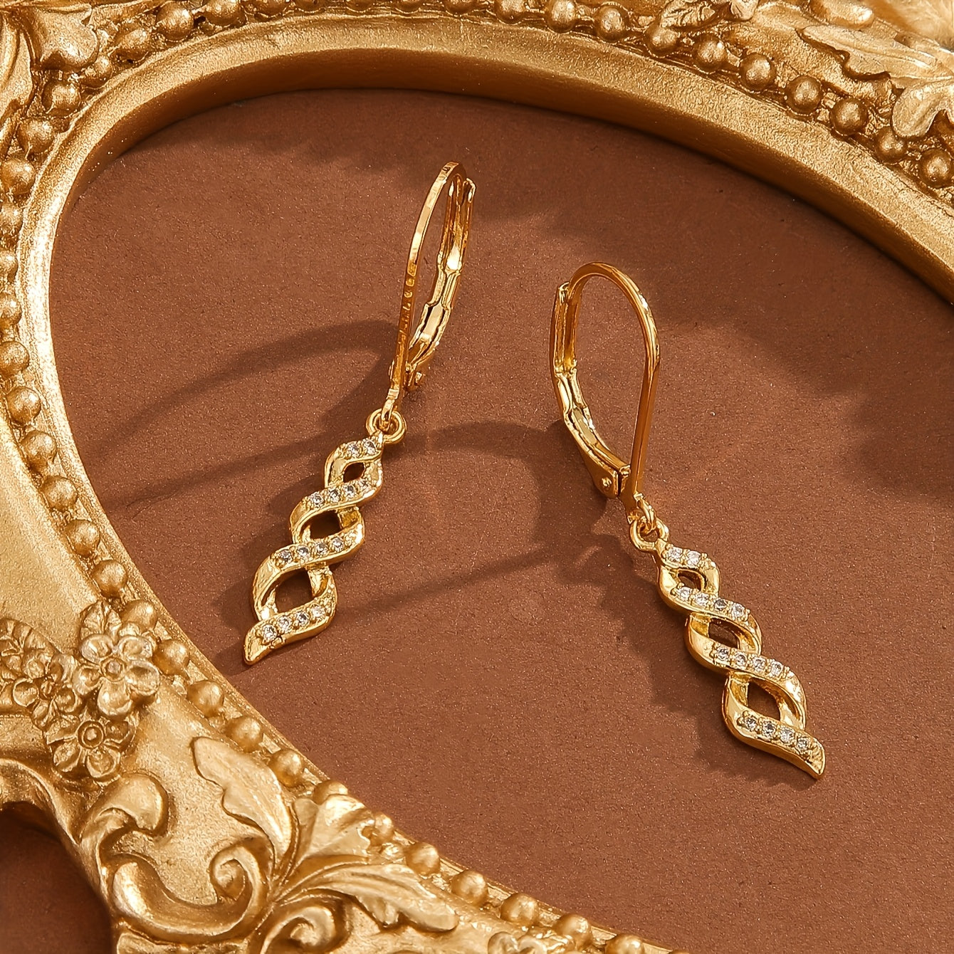 Shimmer Twist Eva Earrings | Gold