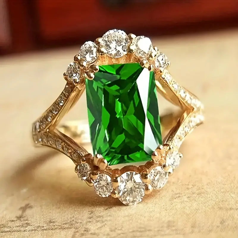 Elara Viremont Ring | Gold