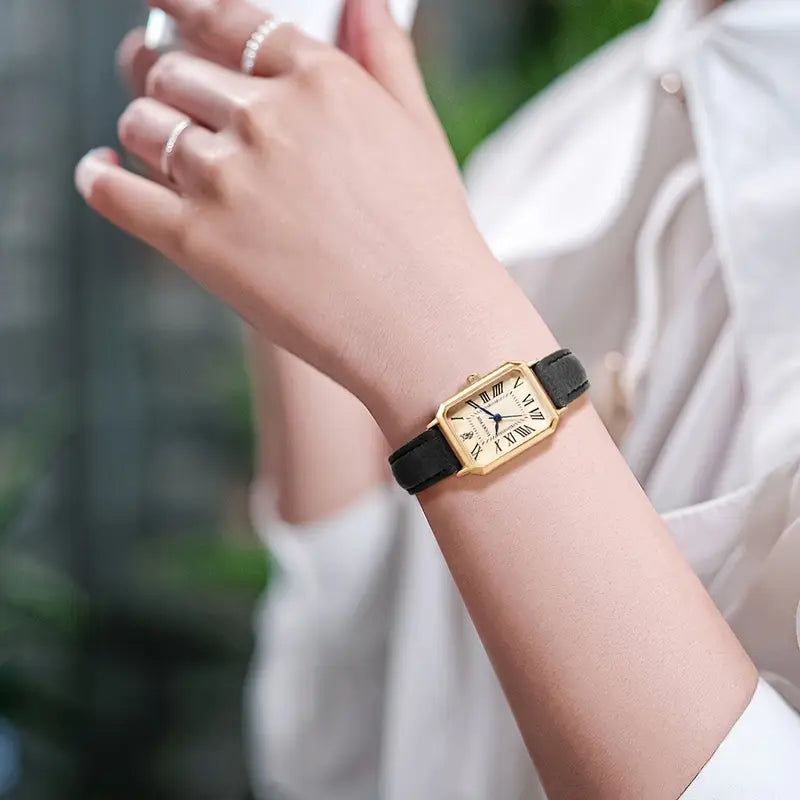 Vivienne Crest Watch | Gold