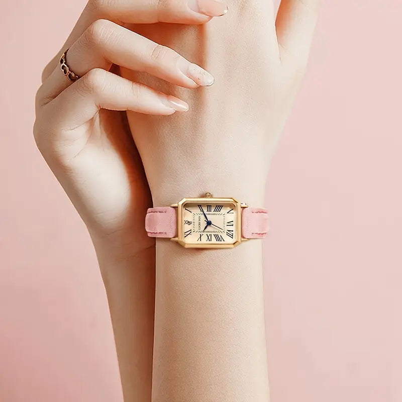 Vivienne Crest Watch | Gold
