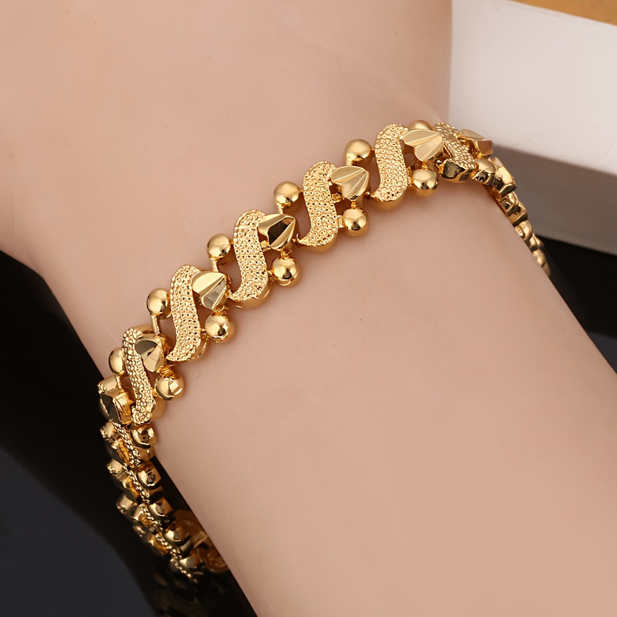 Lila Ornate Wave Bracelet | Gold