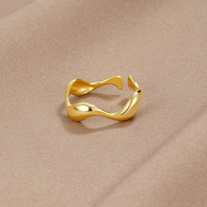 Elina Smooth Flow Ring | Gold