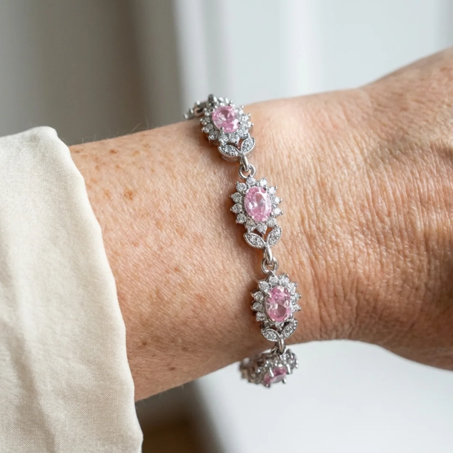 Iris Pinkthorn Bracelet | White Gold
