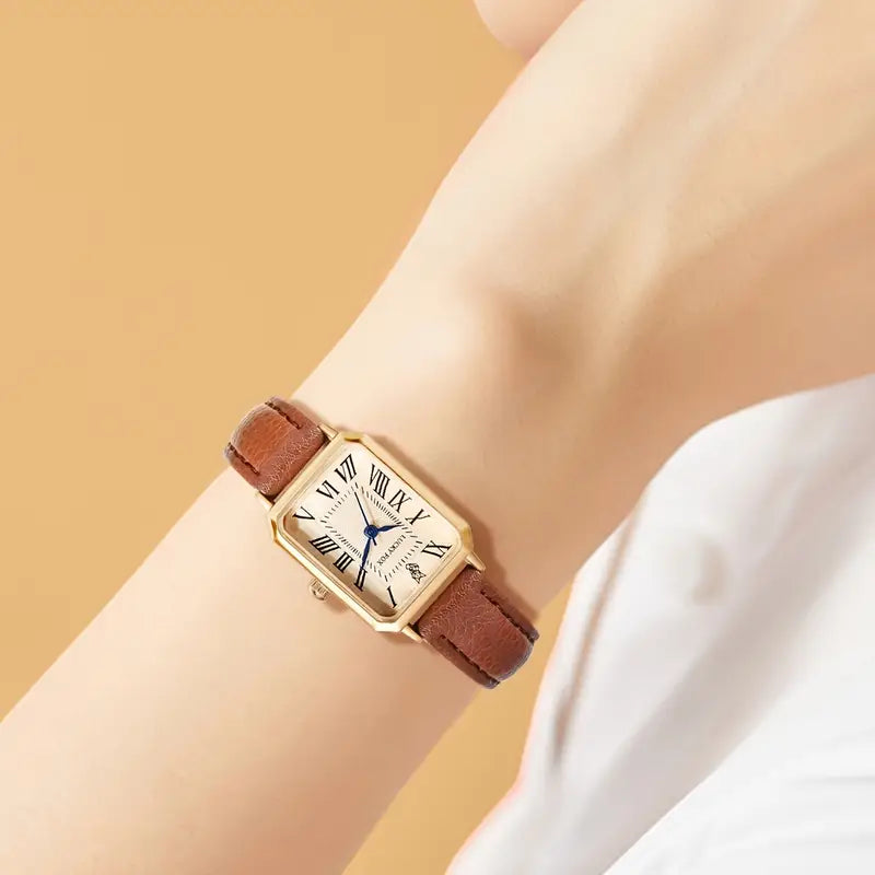 Vivienne Crest Watch | Gold