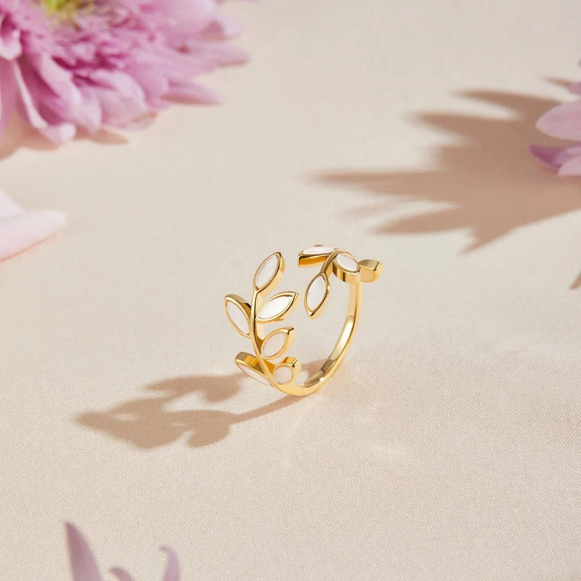 Nerina Delicate Leaf Open Ring | Gold