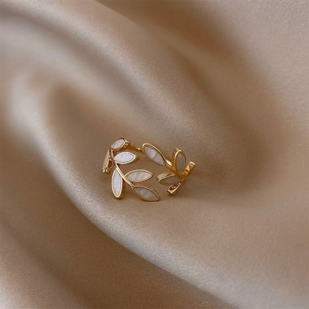 Nerina Delicate Leaf Open Ring | Gold